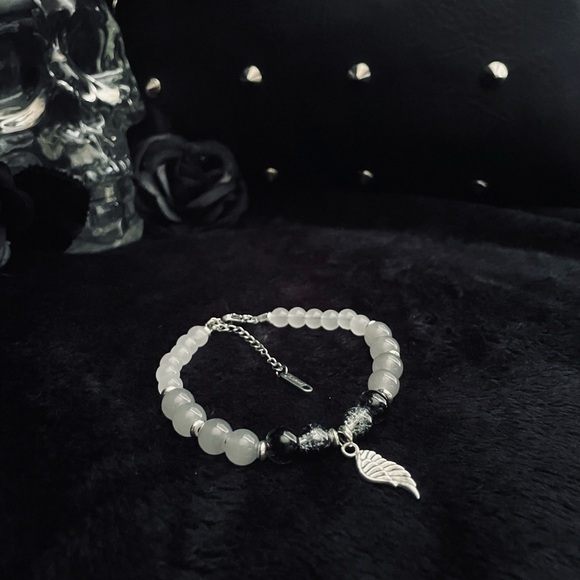 Fallen angel 🪽🖤🩶 - Picture 3 of 3